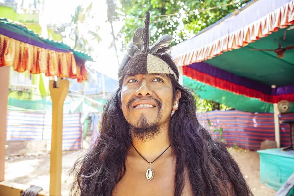 Retrato Livre Jovem Nativo Americano Com Cabelo Preto Longo Cobertura — Fotografia de Stock