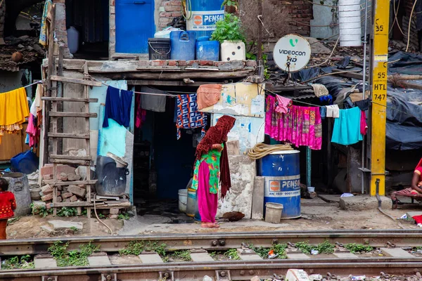 Delhi Indien Mars 2020 Delhi Förorter Tåg Järnväg Fattigdom Livsmiljö — Stockfoto