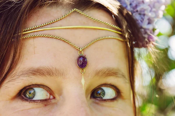 Closeup Young Womans Head Wearing Romantic Metal Tiara Her Forehead — Stock Photo, Image