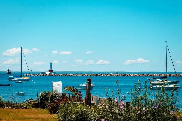 Mackinac Adası'nda göl Huron gelen teknelerin bir görünüm
