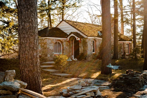 Earl Young Mantar Evi, Charlevoix Michigan 'da yerel bir turizm merkezi.