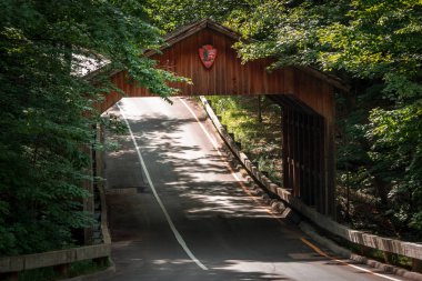 Michigan 'daki Uyuyan Ayı Kumulları' ndaki Kapalı Köprü
