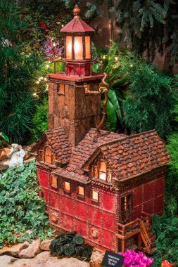 Frederik Meijer Bahçeleri 'ndeki tren bahçesinde bir deniz feneri modeli.