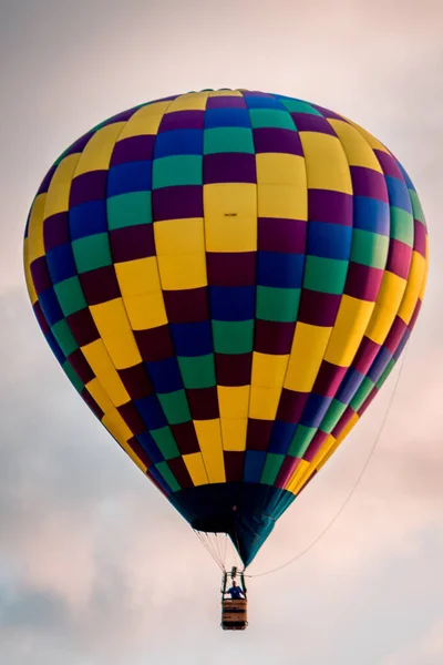 Montgolfière Flottant Par Beau Coucher Soleil Été Lors Spectacle Aérien — Photo