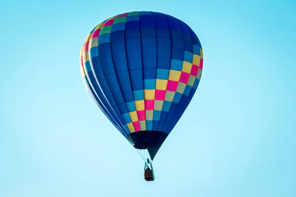 Balão Quente Voando Céu Azul Claro Durante Show Aéreo Battle — Fotografia de Stock