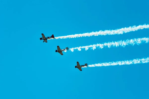 Trois Chasseurs Volent Formation Lors Spectacle Aérien — Photo