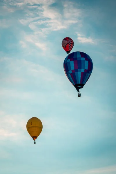 Coucher Soleil Plein Ballons Air Chaud Volant Dans Ciel Dans — Photo