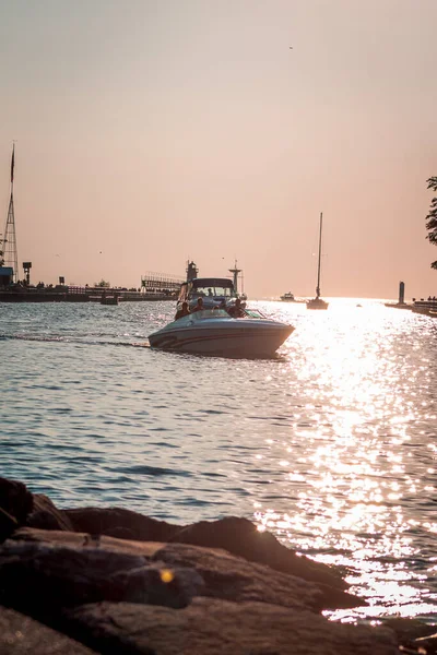 Barcos Que Entram Porto Dia Verão — Fotografia de Stock
