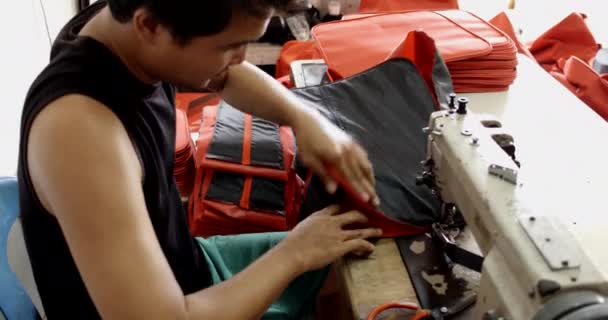 Αποσκευές εργοστάσιο στην Μπανγκόκ της Ταϊλάνδης — Αρχείο Βίντεο