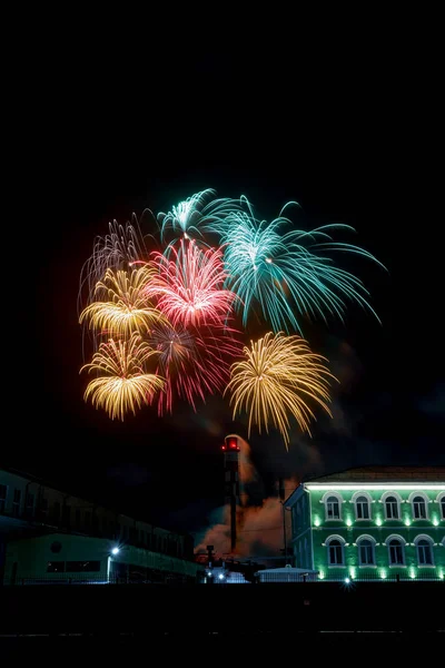 7月4日夜空中的烟火新年 — 图库照片