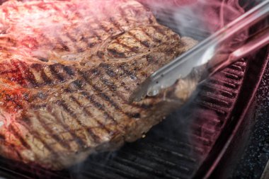 Izgarada sığır filetosu.