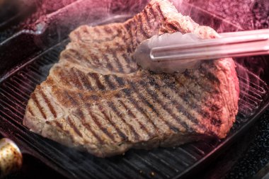 Izgarada sığır filetosu.