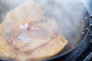 Sana bir şey söyleyeyim mi? Sana bir şey söyleyeyim mi? Hayır, hayır.