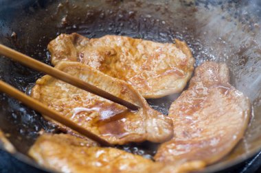 Sana bir şey söyleyeyim mi? Sana bir şey söyleyeyim mi? Hayır, hayır.