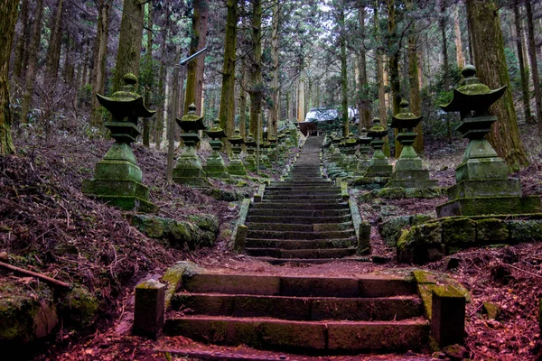 Un sanctuaire qui a été la scène d'une animation tranquillement dans la montagne — Photo