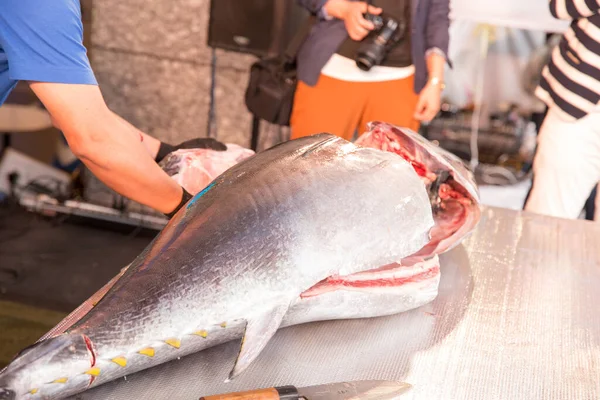Pokaz rozbiórki tuńczyka japońskiego Hakata — Zdjęcie stockowe