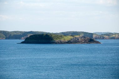 Iki Şehri, Nagasaki Bölgesi, Japonya 'da otlaklar ve deniz