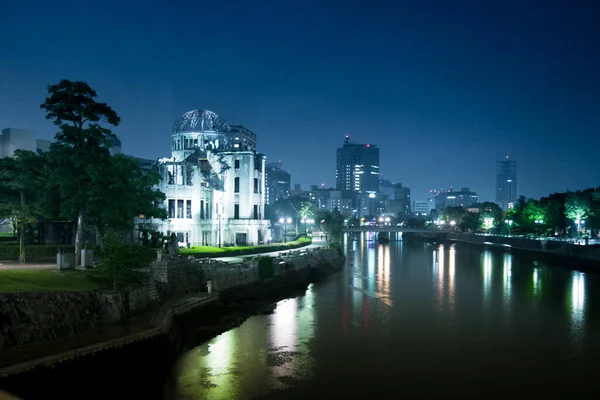 Ατομικής βόμβας ο θόλος τη νύχτα σε Χιροσίμα, Ιαπωνία — Φωτογραφία Αρχείου