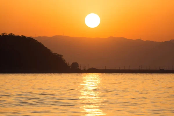 Geminin tepesinden gün batımı görüldü.