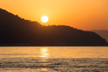 Geminin tepesinden gün batımı görüldü.