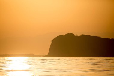 Geminin tepesinden gün batımı görüldü.