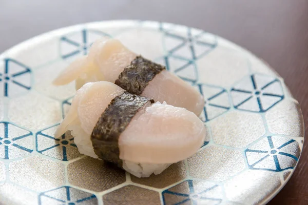 Японские вкусные суши — стоковое фото