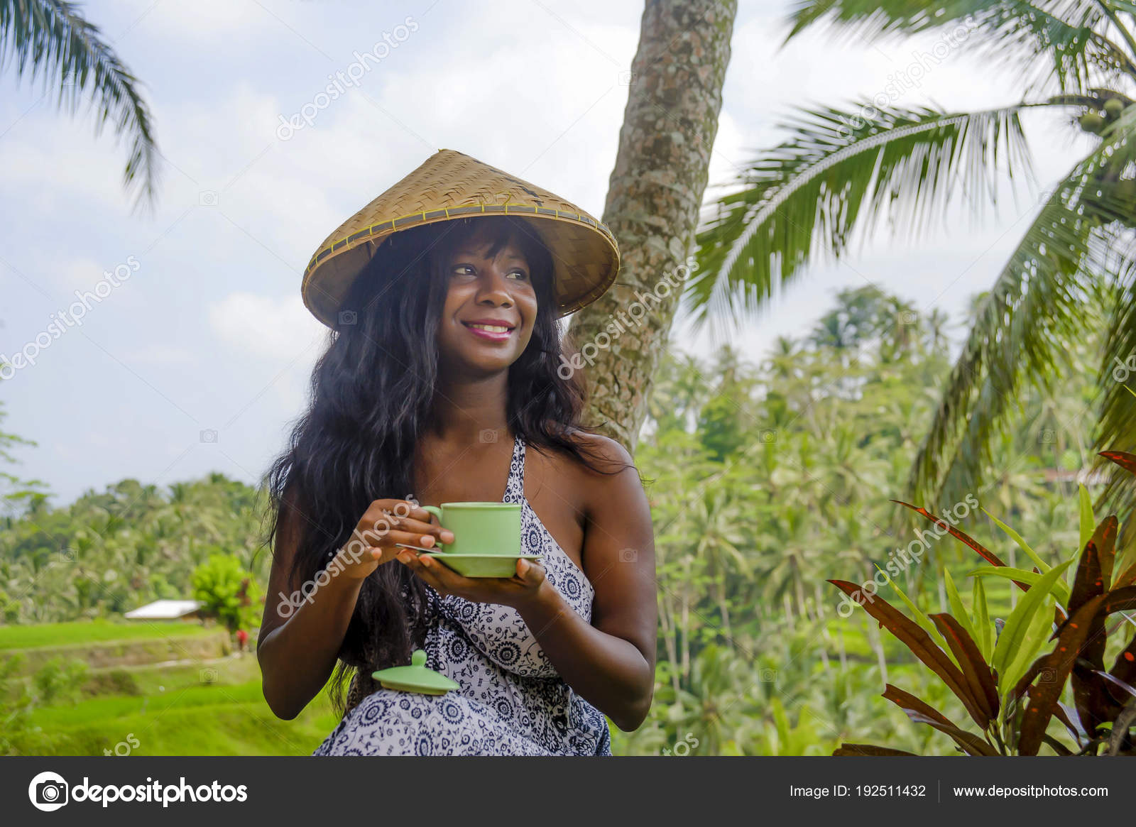 El oasis a la morena Depositphotos_192511432-stock-photo-young-beautiful-and-happy-black