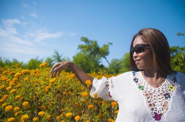 fres zevk rahatlatıcı mutlu ve güzel genç Asyalı kadın