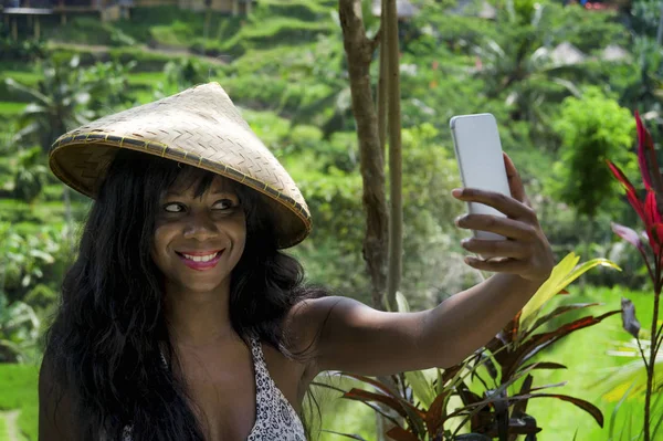 Young attractive happy afro american black woman tourist taking — Stock Photo, Image