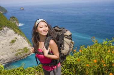 mutlu ve güzel Asyalı Koreli veya Çince olan kadın bac