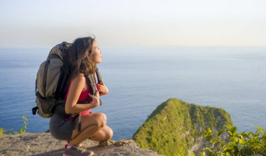 mutlu ve güzel Asyalı Koreli veya Çince olan kadın bac