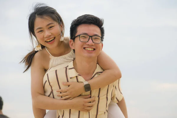 Doce Romântico Estilo Vida Retrato Jovem Feliz Asiático Casal Coreano — Fotografia de Stock