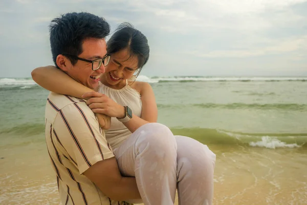 Söt Och Romantisk Livsstil Porträtt Unga Asiatiska Kinesiska Par Kär — Stockfoto