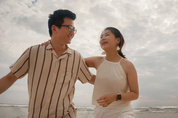 Doce Romântico Estilo Vida Retrato Jovem Casal Asiático Coreano Apaixonado — Fotografia de Stock