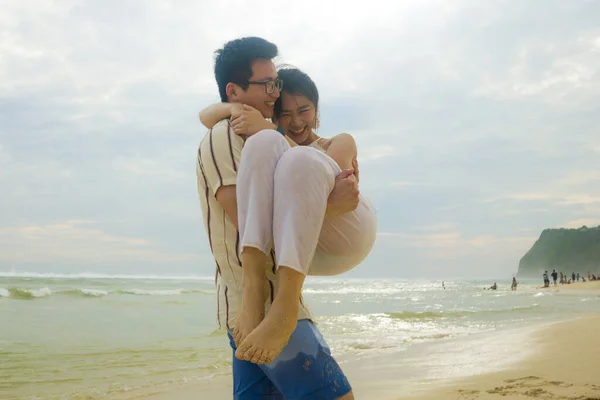 Doce Romântico Estilo Vida Retrato Jovem Feliz Asiático Casal Chinês — Fotografia de Stock