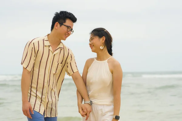 Doce Romântico Estilo Vida Retrato Jovem Feliz Asiático Casal Chinês — Fotografia de Stock