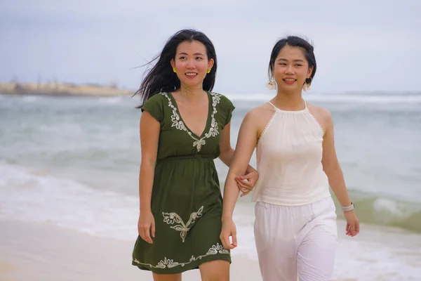 Joven Hermosa Feliz Pareja Atractivo Asiático Coreano Mujeres Caminando Juntos —  Fotos de Stock
