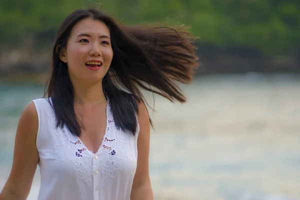 Estilo Vida Aire Libre Retrato Joven Hermosa Feliz Mujer China —  Fotos de Stock