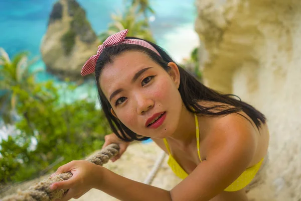 Молодая Красивая Счастливая Азиатская Кореянка Бикини Наслаждается Морской Сценой Тропическом — стоковое фото