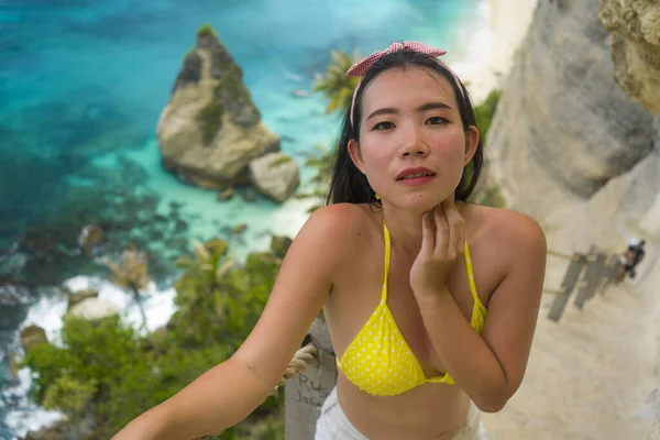 Joven Hermosa Feliz Mujer Coreana Asiática Bikini Disfrutando Escena Del — Foto de Stock