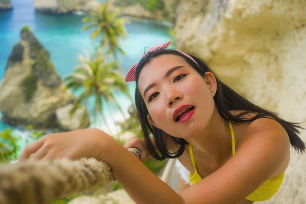 Sommerurlaub Porträt Der Jungen Schönen Und Glücklichen Asiatischen Chinesin Bikini — Stockfoto