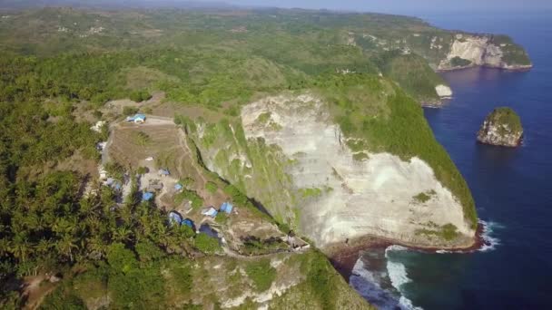 Beautiful Aerial Drone Shot Flying Amazing Sea Cliff Kelingking Beach — Stock Video