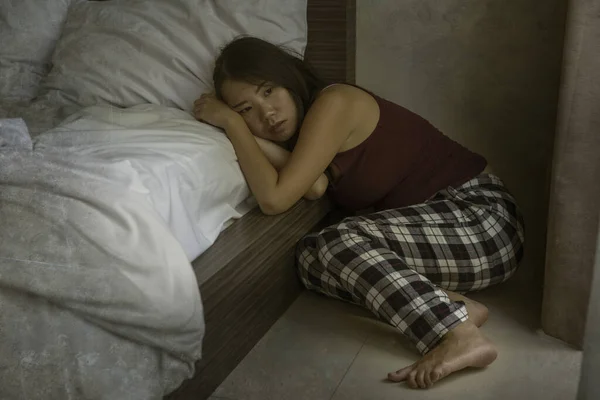 Dramático Escuro Retrato Jovem Atraente Deprimido Triste Asiático Chinês Mulher — Fotografia de Stock