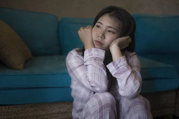 Dramático Retrato Oscuro Joven Hermosa Mujer China Asiática Triste Deprimida — Foto de Stock