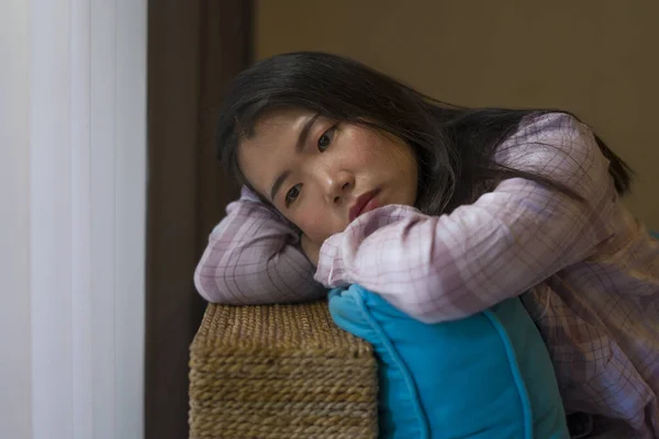 Drinnen Lebensstil Porträt Der Jungen Schönen Traurig Und Deprimiert Asiatische — Stockfoto