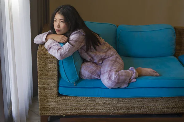 Interior Estilo Vida Retrato Joven Hermosa Triste Deprimida Mujer Japonesa — Foto de Stock