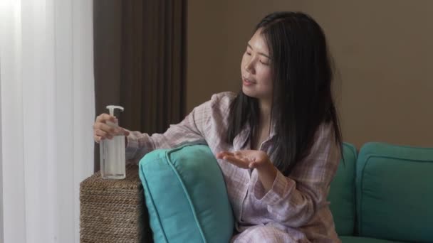 Livsstil Skott Unga Vackra Och Ansvarsfulla Asiatiska Kinesiska Koreanska Hemma — Stockvideo