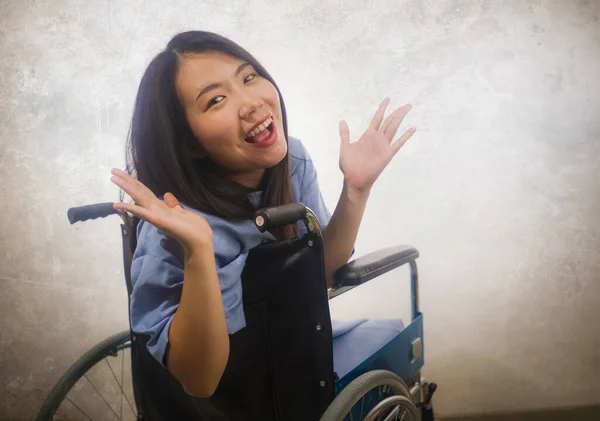 Izolovaný Portrét Mladé Krásné Šťastné Asijské Čínské Ženy Nemocnici Pacient — Stock fotografie