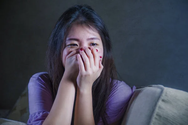 Covid Virüslü Hapsi Genç Güzel Depresif Korkmuş Asyalı Bir Kadının — Stok fotoğraf