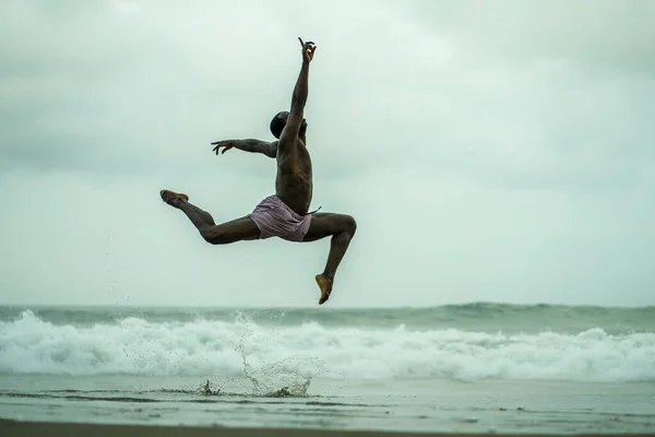 Coreógrafo Bailarín Danza Contemporánea Haciendo Ejercicios Ballet Playa Joven Atractivo — Foto de Stock